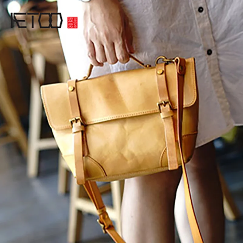 

AETOO Tanning cowhide Vintage postman bag, Leather simple women's handbag, do old college wind shoulder oblique carry small bag