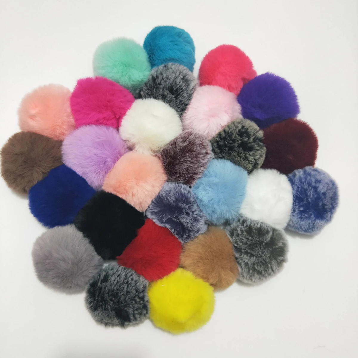 

2018 Simple Key Chain Fur Ball Pompon Keychain Pompom Artificial Rabbit Fur Animal Keychains for Woman Car Bag KeyRing 27 Colors