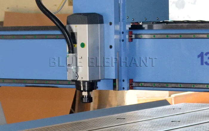 6 кВт древесины cnc маршрутизатор 1325 hsd воздушного охлаждения шпинделя 1300*2500 мм G