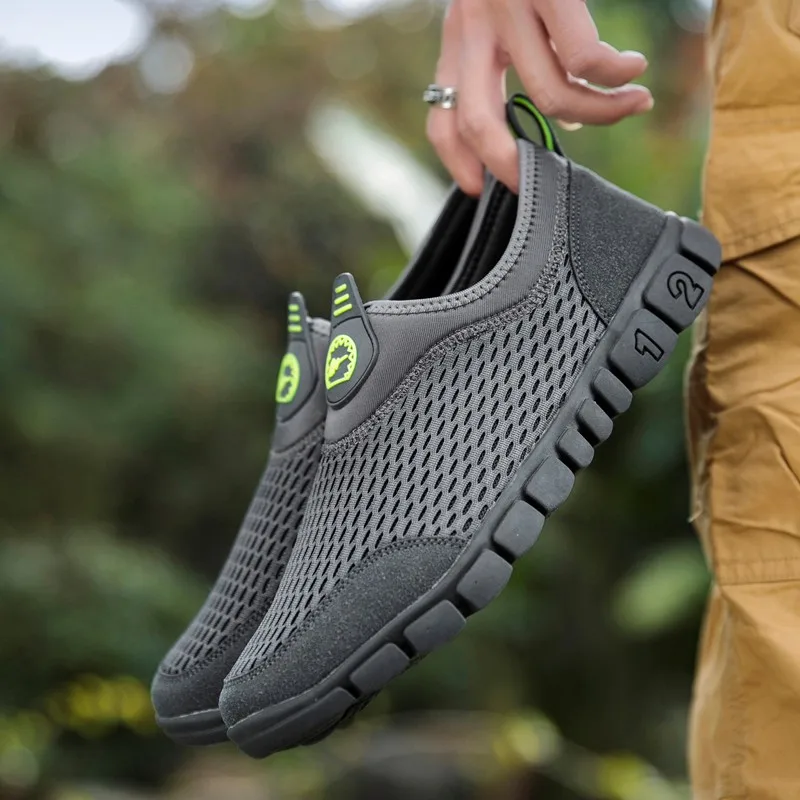 2019 Summer Men Shoes Mesh Breathable New Listing Male Shoes Light Weight Outdoor Walking Sneakers Men Comfortable Casual Shoes