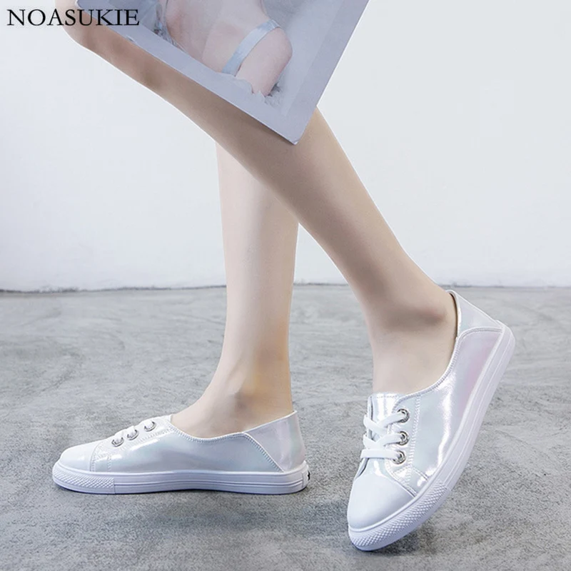

Big Size Pearl White Shoes Women Shiny Sneakers Bling Reflective Flat Shoes Casual Leather Shoes Soft Walking Footwear 35-42
