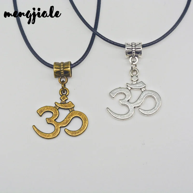 8 Horseshoe pendants antique silver tone A551
