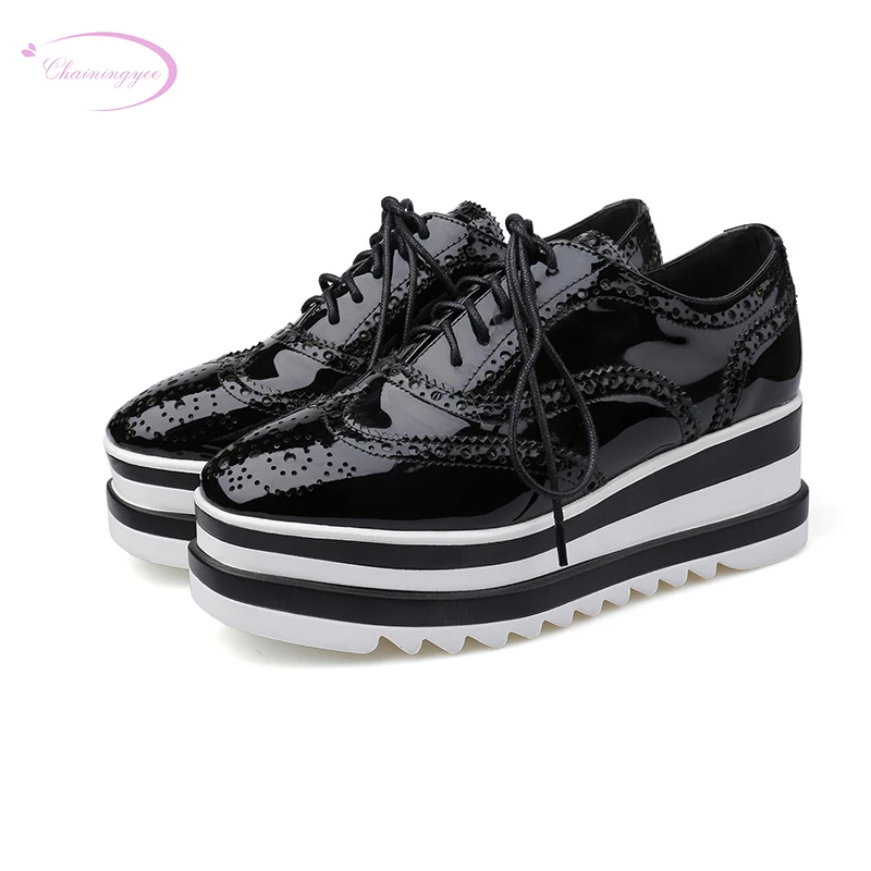 

Chainingyee street style comfortable round toe patent natural leather brogue pumps lace-up yellow black high heels women's shoes