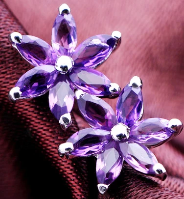 Серьги пусеты из серебра 925 пробы с натуральным аметистом фиолетовые Кристальные