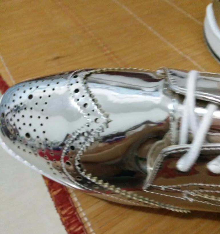 Новинка; женские туфли-оксфорды со шнуровкой и полосками; цвет металлик, серебристый, черный; модная Винтажная обувь на платформе; женская обувь на плоской подошве; 11,5