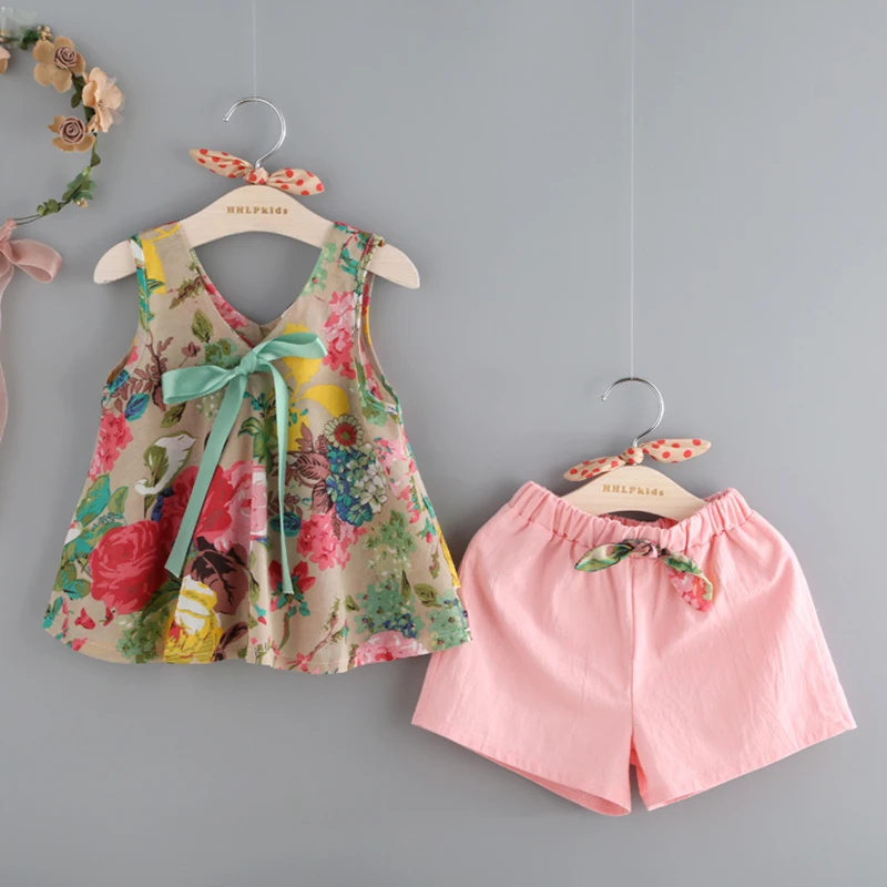 Одежда для маленьких девочек Новинка года, летний повседневный комплект одежды для маленьких детей, топы с цветочным рисунком, шорты детские костюмы из 2 предметов, костюм для девочек