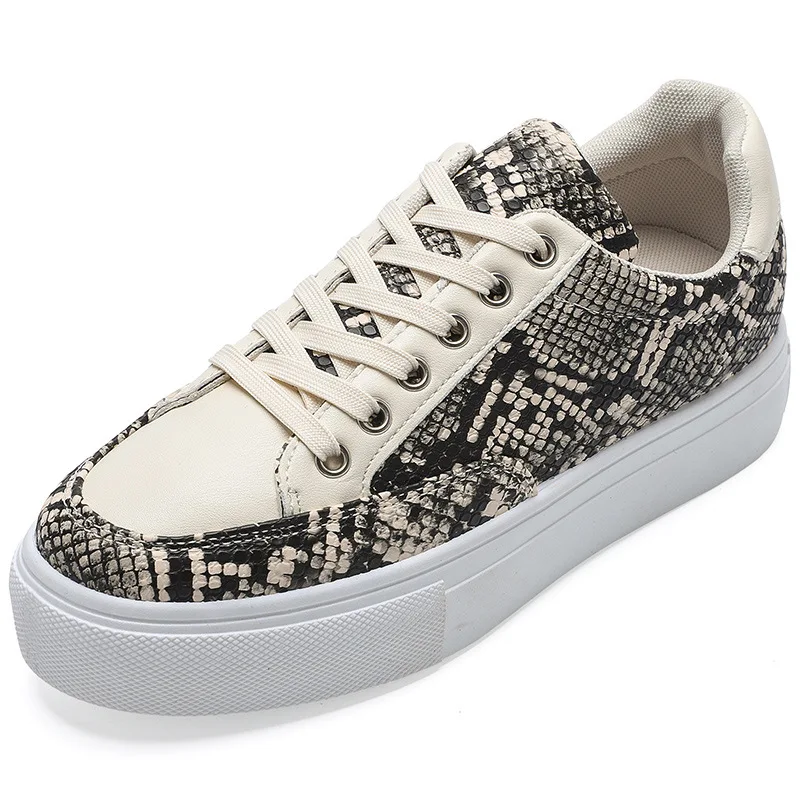 

Sneakers Women Spring Light Color Shallow mouth Serpentine Color Matching Fashion Breathable Leisure Small White Shoes