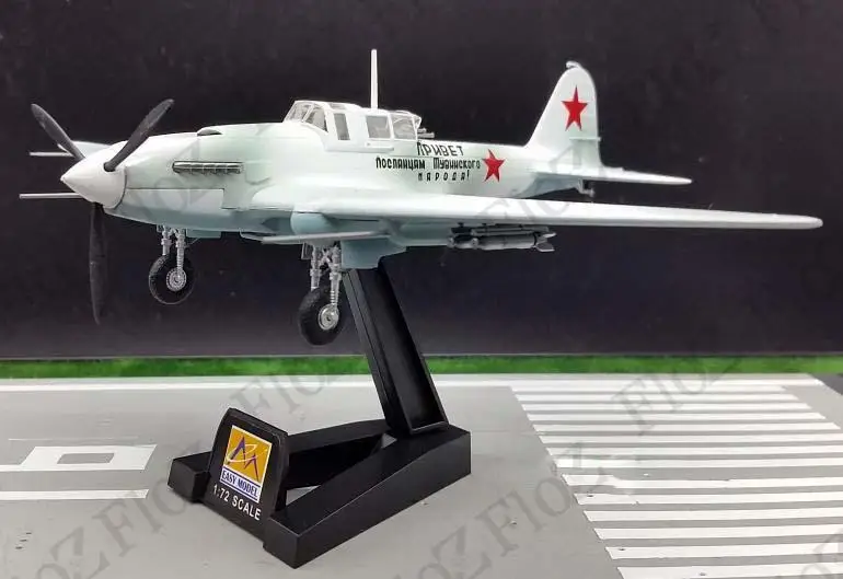 WWII Ilyushin Il-2 Sturmovik Russia aircraft 1/72 plane no diecast Easy model