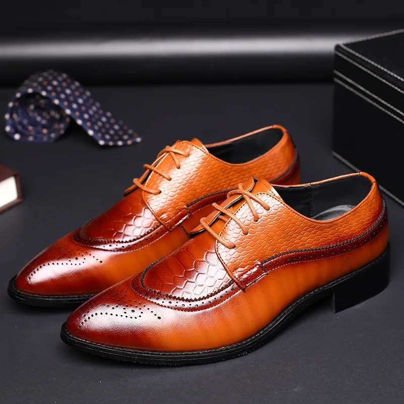 Мужские модельные туфли; Модные Кожаные полуботинки из искусственной кожи с острым носком для мужчин; дизайнерская роскошная мужская обувь на шнуровке