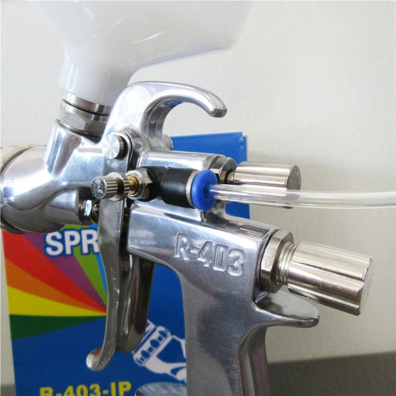 Pressure stabilizing spray gun