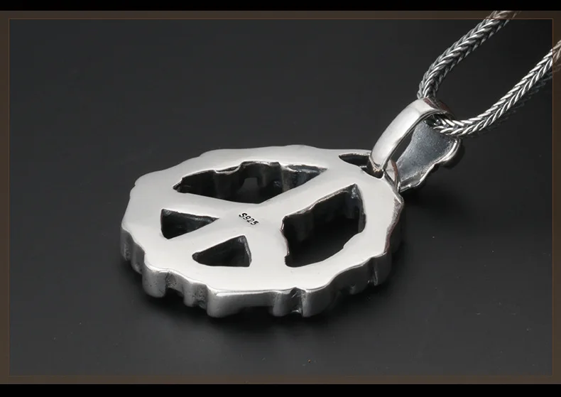 silver-skull-necklace002d