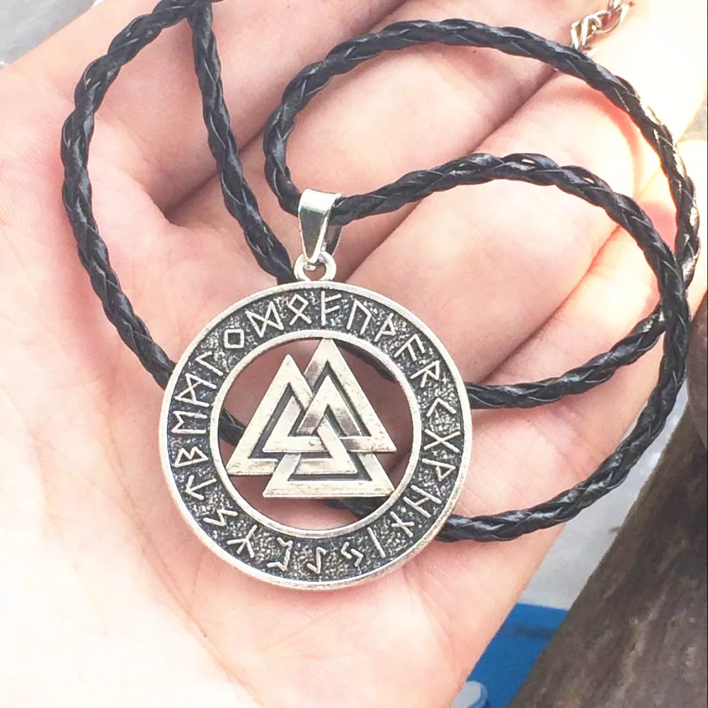 

Slavic Norway Valknut pagan amulet pendant Men necklace Scandinavian Viking jewelry Odin 's Symbol of Norse Viking Warrior