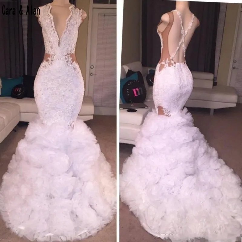 Sexy Designer Wit Mermaid Prom Jurken 2019 Kelderen V-hals Puffy Rok Lace Applique Criss Cross Backless Lange Partij Jassen Sexy Designer Wit Mermaid Prom Jurken 2019 Kelderen V-hals Puffy Rok Lace Applique Criss Cross Backless Lange Partij Jassen