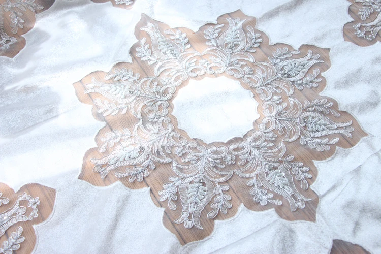 Luxury Lace Satin Beaded Square Christmas Tablecloth Gold Silver Splice Cloth Kitchen Home Wedding Table Cover Textiles D026