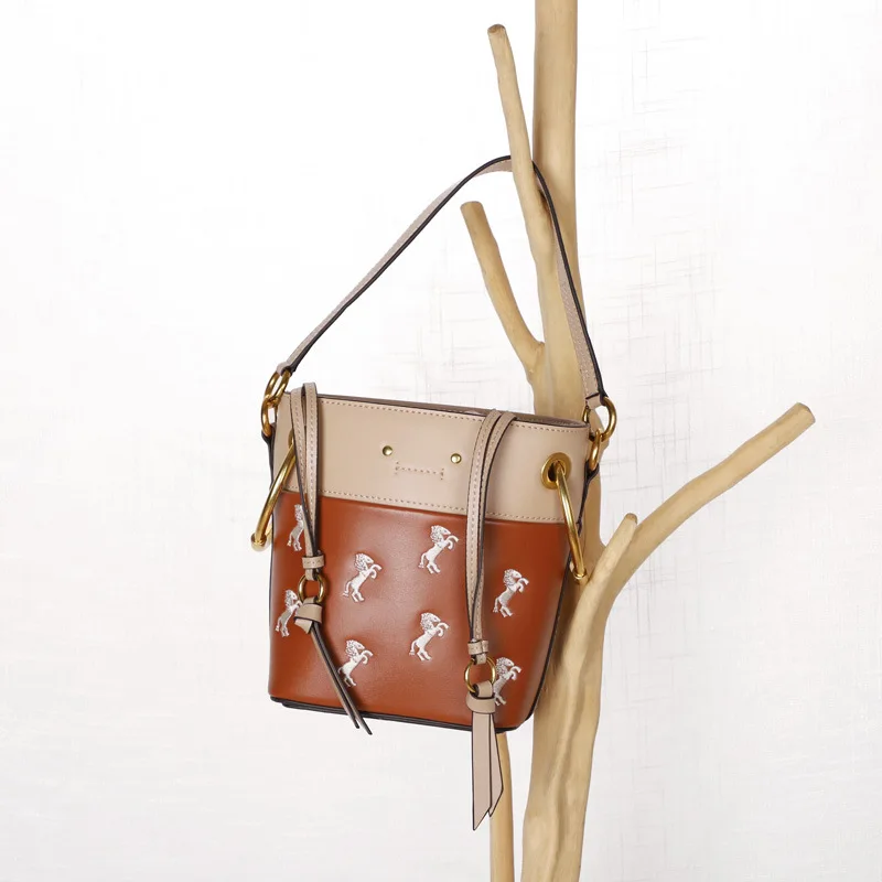 Geborduurde Vrouwen Lederen Tas Schoudertas Emmer Tas Retro Mini Messenger Bag Mode Handtas Geborduurde Vrouwen Lederen Tas Schoudertas Emmer Tas Retro Mini Messenger Bag Mode Handtas