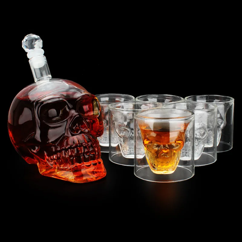 Economici 7 pz set Trasparente Del Cranio Bottiglia Scatole Insieme della Tazza di 700ml di Cristallo Colpo di Testa di Vetro Decanter Con 75ml Bicchieri Tazze per il Vino Whisky