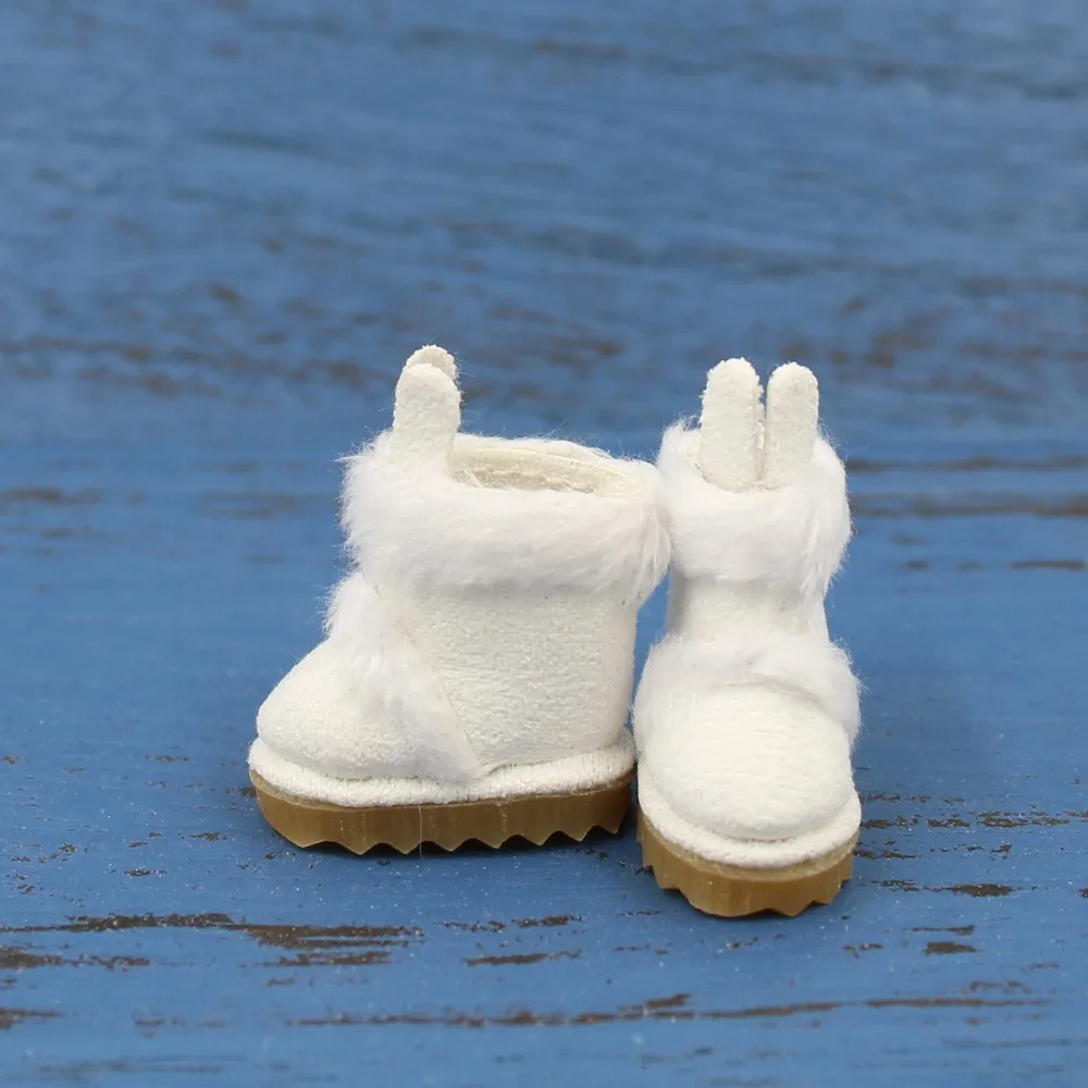 Middie Blythe Doll Bunny Winter Boots 3