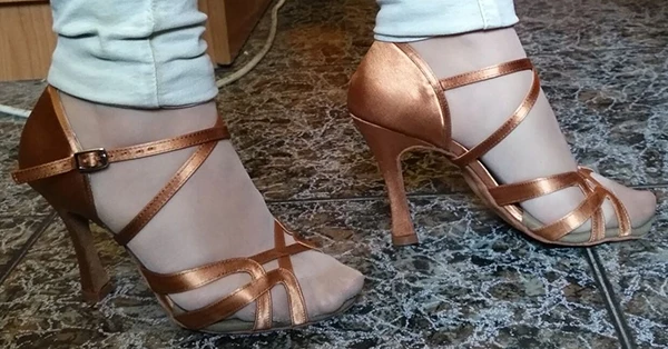 ; г.; популярная профессиональная обувь для латинских танцев; сатиновая танцевальная обувь; Zapatos De Baile - Цвет: Deep tan 10cm heel