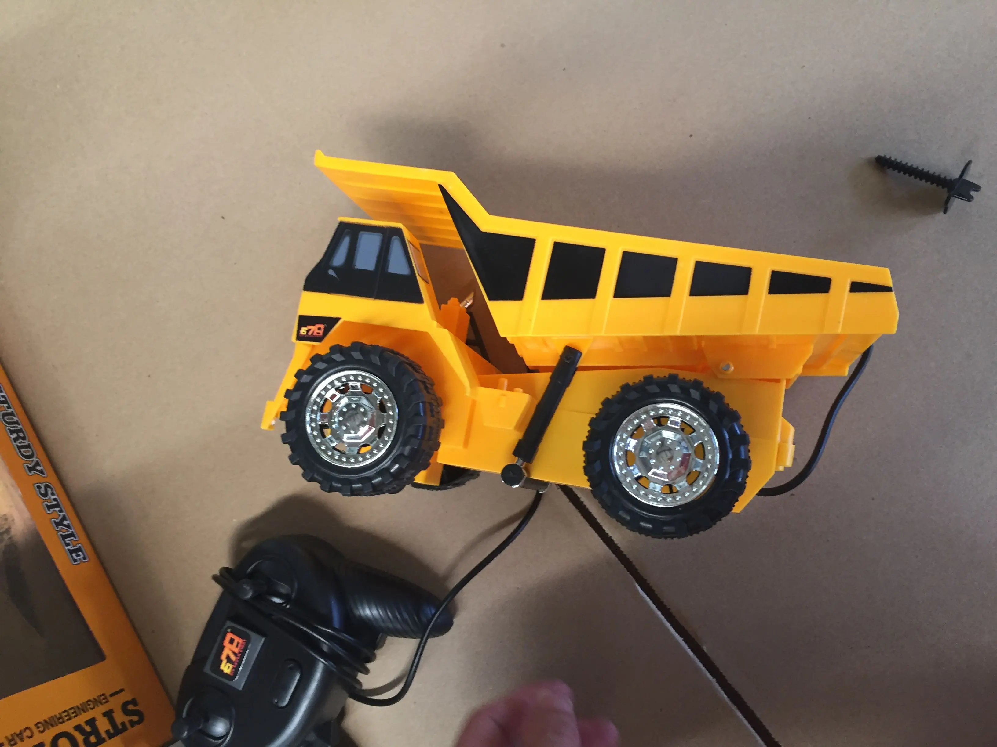 RC 4 колесный инженерный автомобиль игрушка модель провода управления дошкольного обучения для детей грузовики бульдозеры желтый