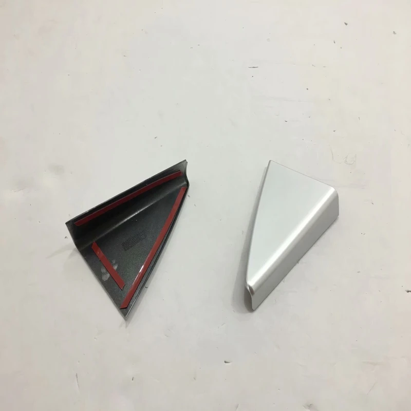 (4)