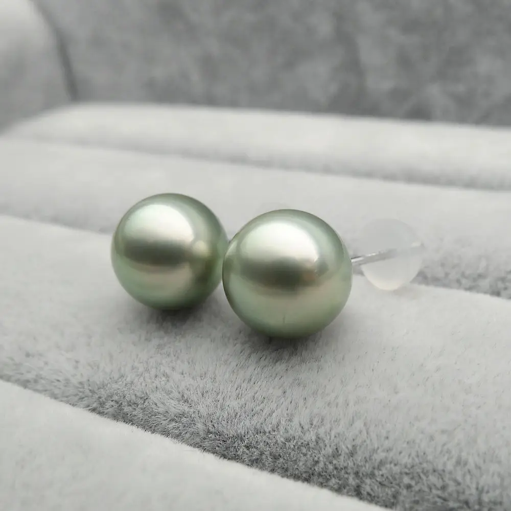 Tahitian Pearl Stud Earrings 18k 
