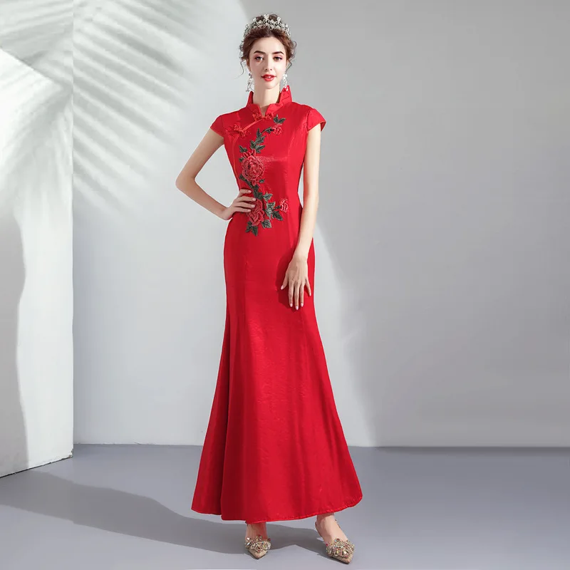 

2019 New Young Mom Red Stand Collar Long Chinese Flower Embroidery Cheongsam