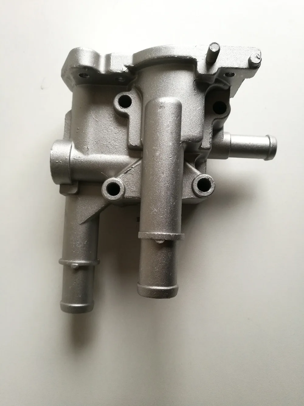 Engine Coolant Thermostat 96984103/96984104 Aluminum Engine Coolant Thermostat with Housing for Chevrolet Chevy