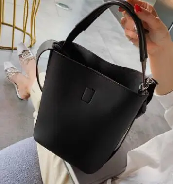 

New large-capacity handbag bucket bag with one shoulder inclined bag