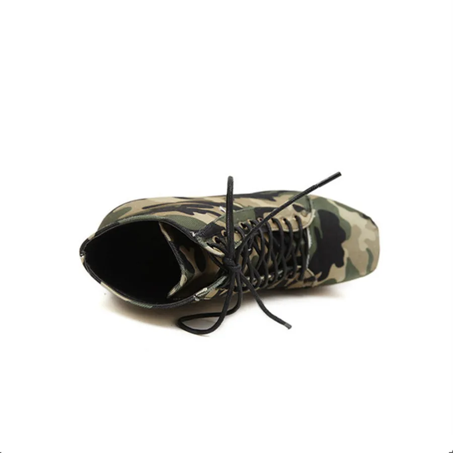 LUCYLEYTE/камуфляжные армейские ботинки с квадратным носком; женская обувь на шнуровке с перекрестными ремешками; грубые женские ботинки на платформе и высоком каблуке