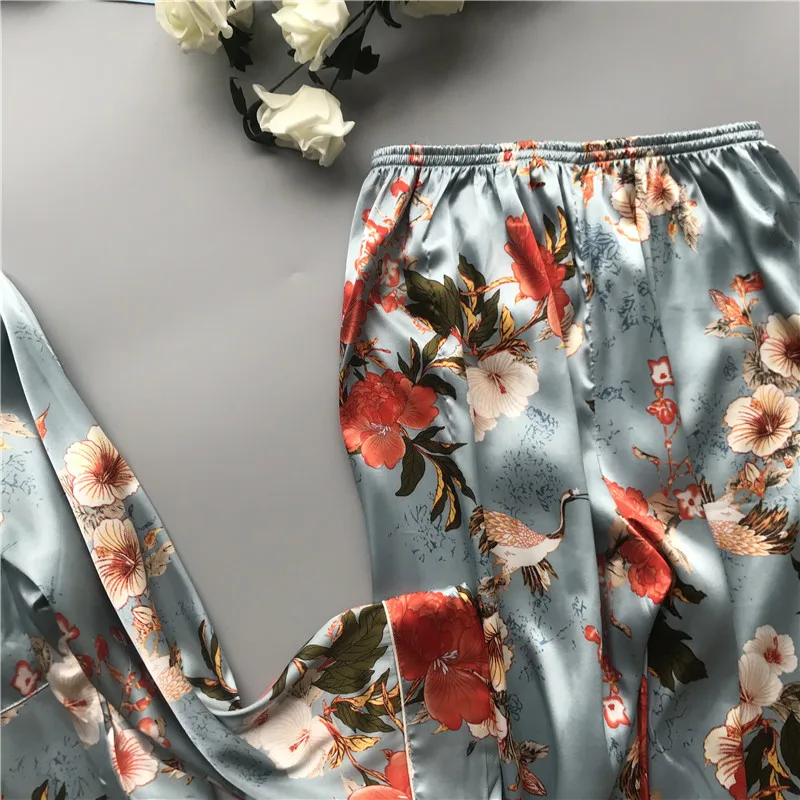 10145483229_2043651032