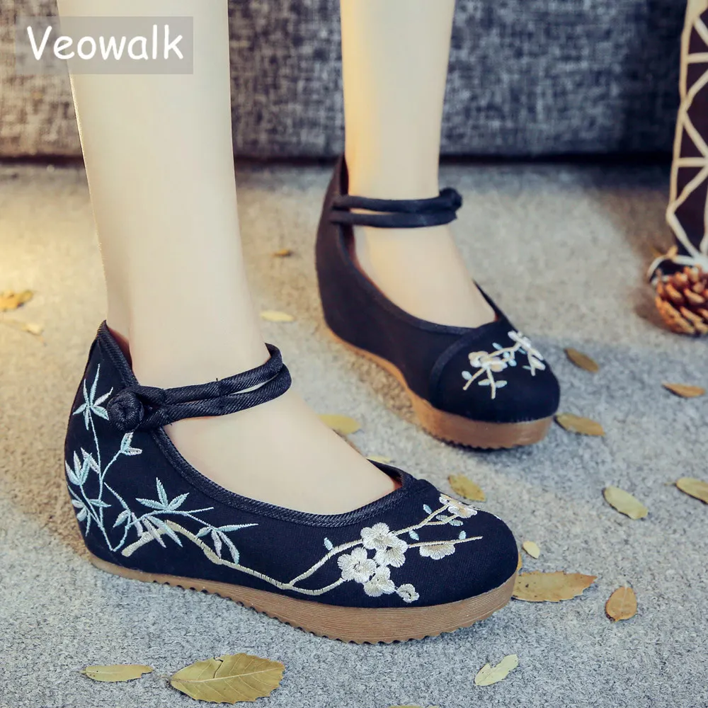 Veowalk زهرة البرقوق المطرزة المرأة قماش شقة منصات الصينية نمط الكاحل حزام السيدات عارضة قماش دينيم من القطن الأحذية