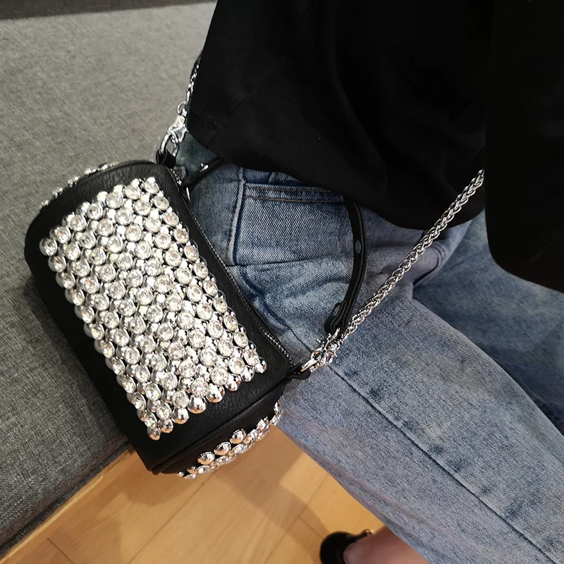 Роскошная Модная женская сумочка с бриллиантами, женская маленькая сумка с заклепками, черная кожаная сумка через плечо, цилиндрическая сумка-мессенджер
