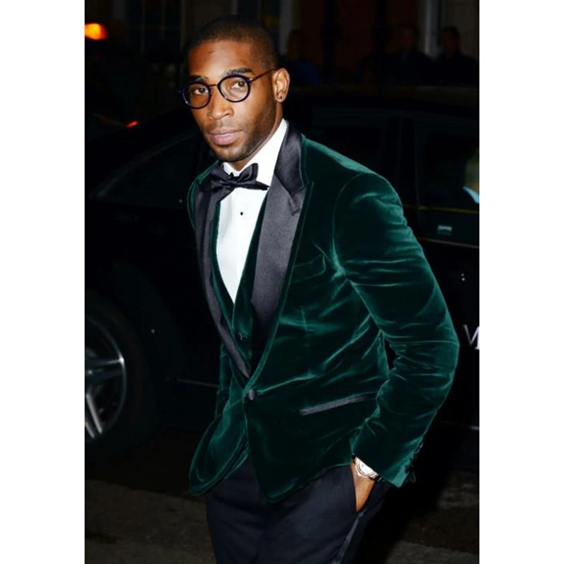 Fashion-bride-wearing-green-velvet-tip-Lapel-tuxeo-Dress-male-tuxedo-groom-groomsman-smoking-jacket-wedding