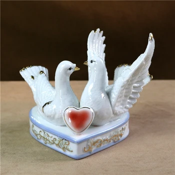 

Amorous Porcelain Pigeon Lovers Sculpture Heart Based Ceramic Bird Sweethearts Figurine Decor Craft Present Ornament Accessories