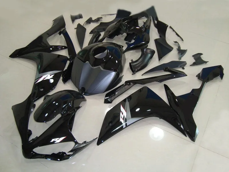 R1-07-08-GLOSS-BLACKSILVERab