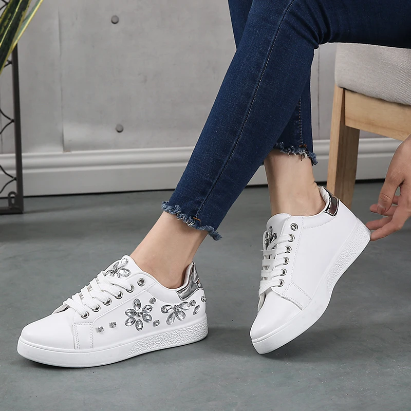 YWEEN Brand New Women Flat Shoes Women Pearl Espadrille Soft Leather Rhinestone Sneaker Shoes Female Round toe loafers