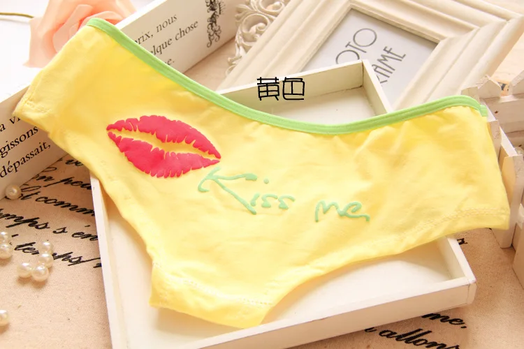 Charming Sexy Red Lips Women Briefs Comfortable Ladies Underwear Cotton Panties Tanga Low Waist Triangle for Female 12