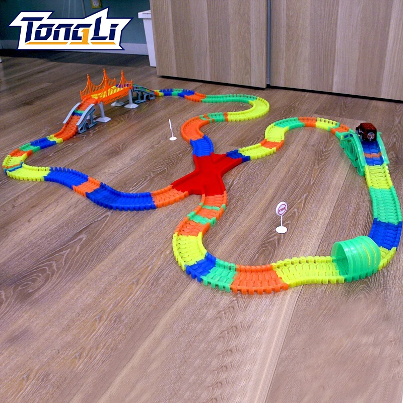 TongLi 6605 детские игрушки для мальчиков и девочек в возрасте 345678 лет трек-машина 440 шт. гибкий Слот Набор игрушечных поездов Трек-автомобиль игрушки с светодиодный свет