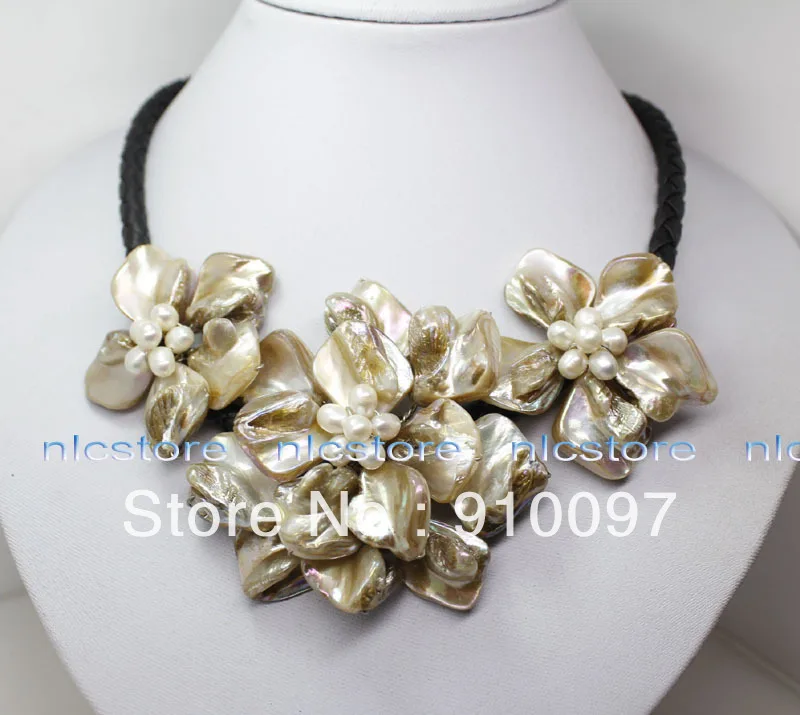 

free shipping >>>white mother of pearl shell white pearl flower pendant strand necklace 17"long