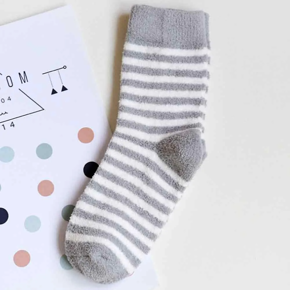 

Happy socks Women Stripe Socks Coral Fleece Socks Keep Warm Footprints Socks Floor grappige sokken