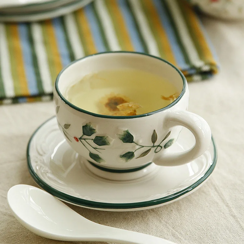 

High-grade housewarming gift Cardinals relief hand-painted ceramic cup dolomite coffee cup dish + suit
