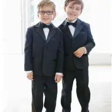 Черный лацкан с тупым углом; две пуговицы Свадебная вечеринка костюмы для выпускного детей Костюмы комплект старшего возраста; деловой классический цветы для мальчиков(пиджак+ штаны+ галстук-бабочка