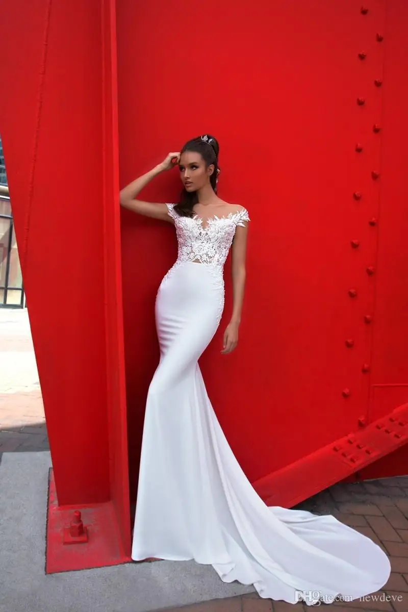 2019-crystal-design-wedding-dresses-lace-appliques-satin-bridal-gowns-sweep-train-beach-mermaid-wedding-dress-robe-de-mariée (1)