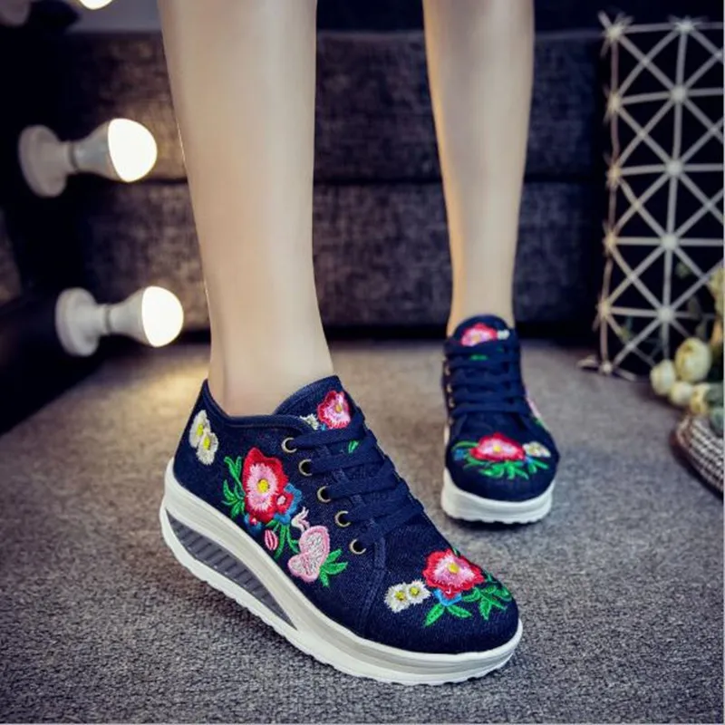 

2019 Floral Embroidery Women's Fashion Canvas Flat Platforms Lace up Ladies Casual Comfort Sneakers Shoes Woman Creepers
