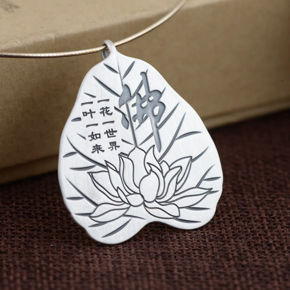 

Real Silver Elegance Fashion jewelry do matte silver pendant 990 Silver a flower and one world fine silver antique style pendant