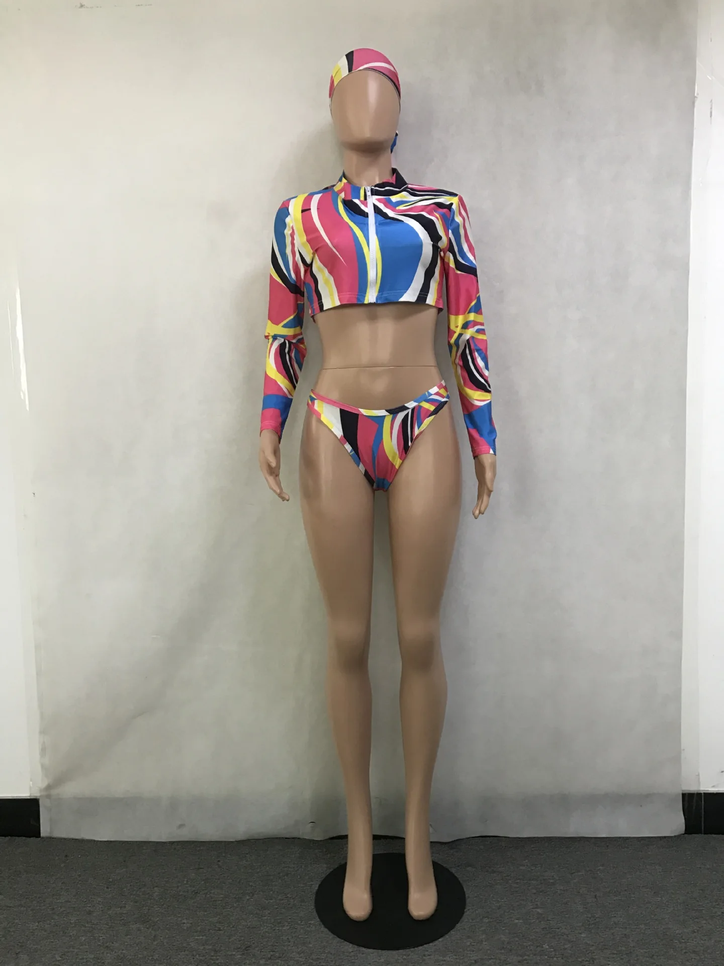 Женский пляжный комплект из 3 предметов: укороченный топ на молнии с длинными