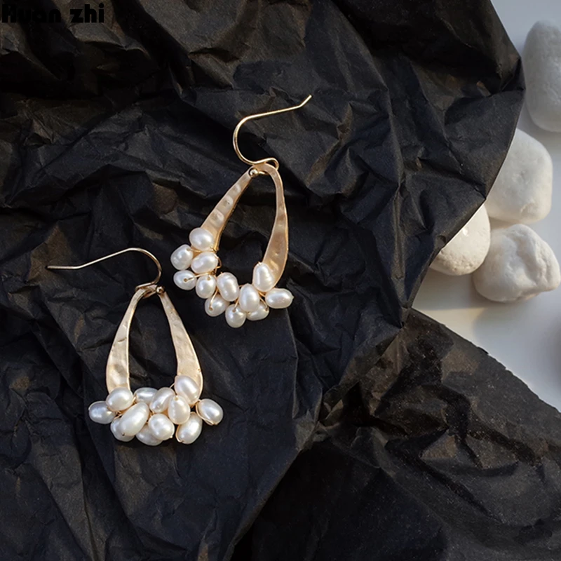 

HUANZHI 2019 Simple Design Gold Matte Metal Waterdrop Natural Freshwater Irregular Pearl Long Drop Earrings for Women Girl Party