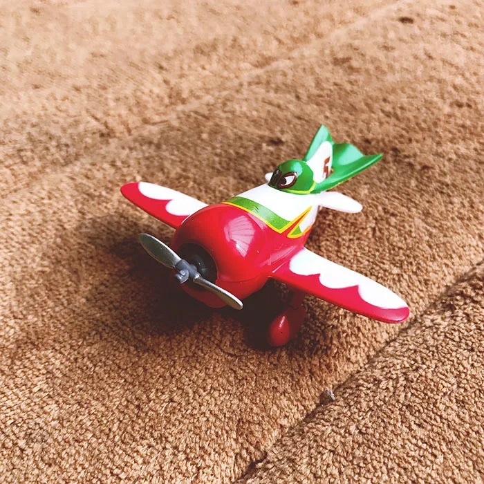 

Mini Planes PVC Bulldog El chupacabra action figures toys