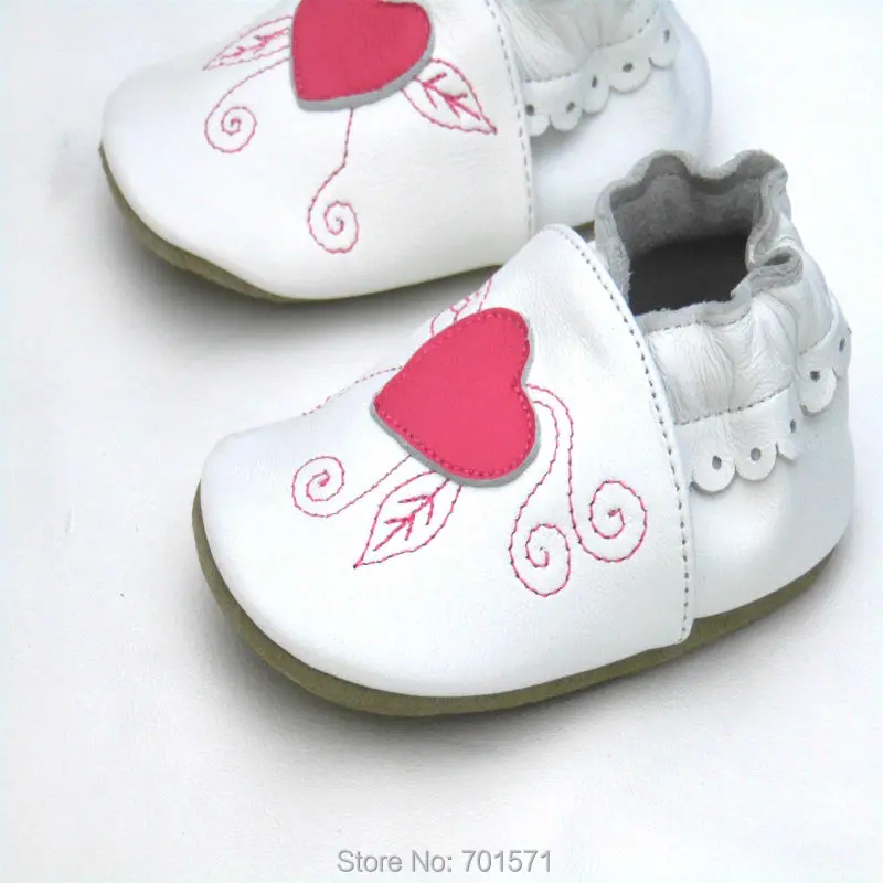 Обувь для новорожденных девочек Гарантированная мягкая подошва натуральная кожа детская обувь/темно-розовое сердце девочка Первые ходунки