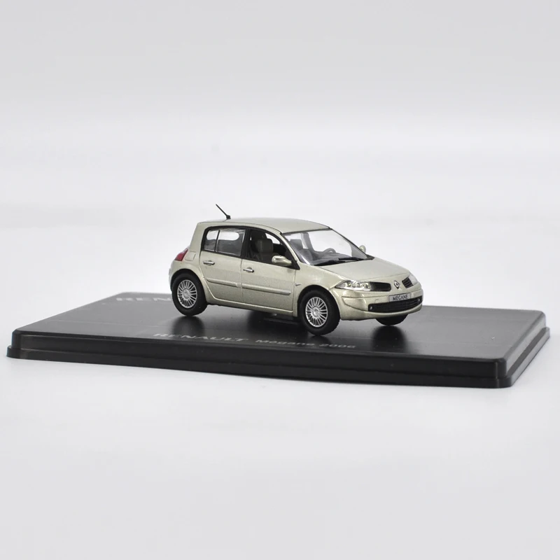 1:43 Renault Megane 2006 Металлическая Модель Автомобиля заводской 4S продажи подарок для сбора и в качестве подарка и украшения